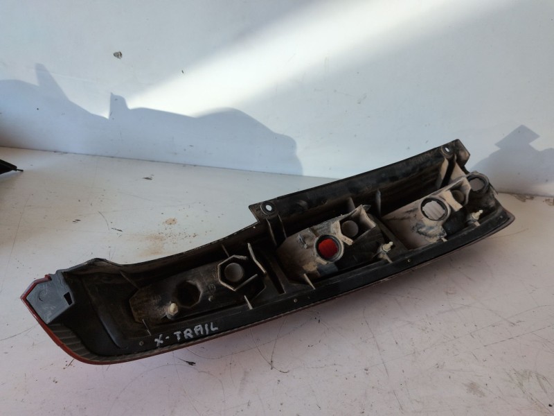 Recambio de piloto trasero derecho para nissan x-trail (t30) yd22 referencia OEM IAM   