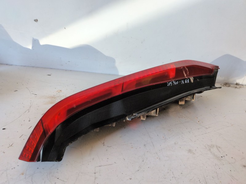 Recambio de piloto trasero derecho para nissan x-trail (t30) yd22 referencia OEM IAM   
