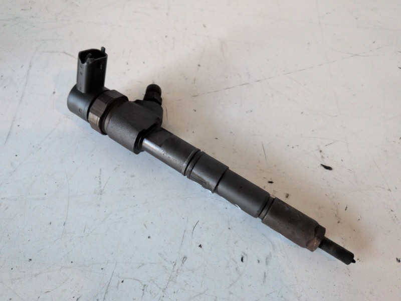 Recambio de inyector para opel insignia berlina a20dth referencia OEM IAM 0445110327  