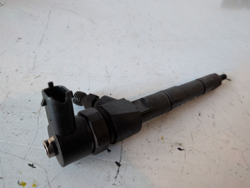 Recambio de inyector para opel insignia berlina a20dth referencia OEM IAM 0445110327  