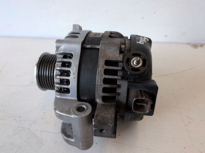 Recambio de alternador para toyota corolla verso (r1) 2adftv referencia OEM IAM 0210806060  