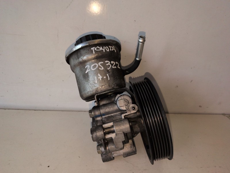 Recambio de bomba direccion para toyota corolla verso (r1) 2adftv referencia OEM IAM   