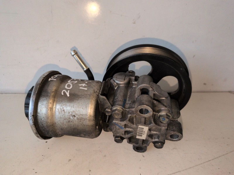 Recambio de bomba direccion para toyota corolla verso (r1) 2adftv referencia OEM IAM   