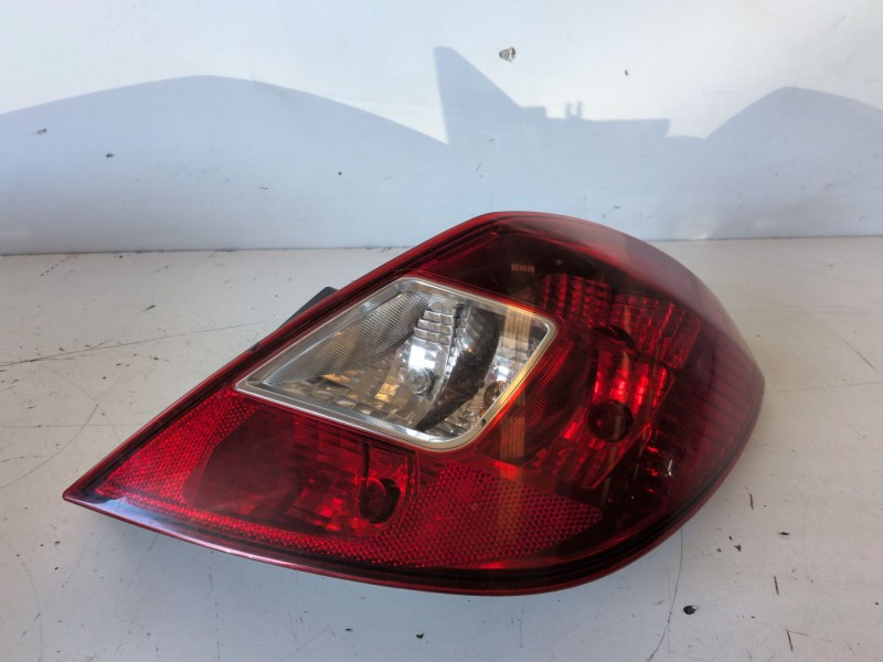 Recambio de piloto trasero derecho para opel corsa d z13dth referencia OEM IAM 13269051  