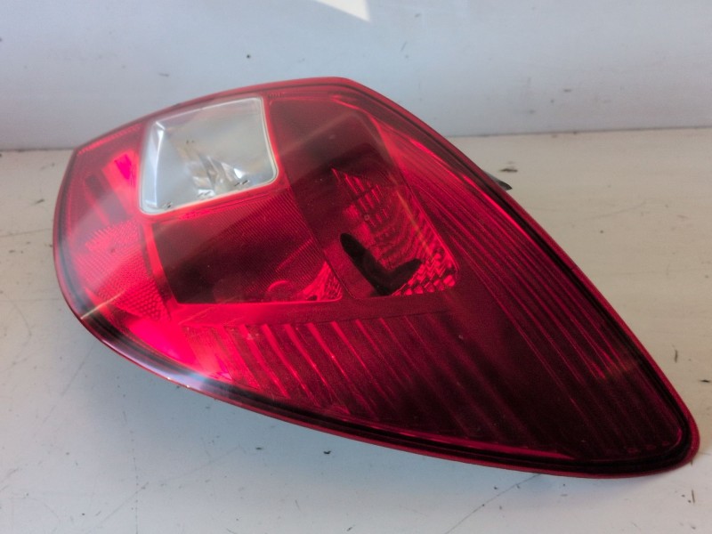 Recambio de piloto trasero derecho para opel corsa d z13dth referencia OEM IAM 13269051  