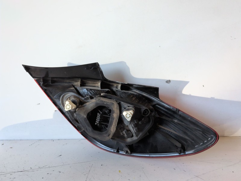 Recambio de piloto trasero izquierdo para opel corsa d z13dth referencia OEM IAM 13269050  