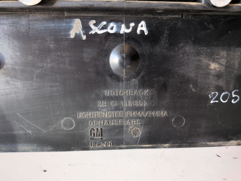 Recambio de piloto trasero central para opel ascona b 20ne referencia OEM IAM 138302  