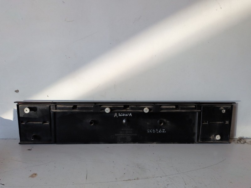 Recambio de piloto trasero central para opel ascona b 20ne referencia OEM IAM 138302  