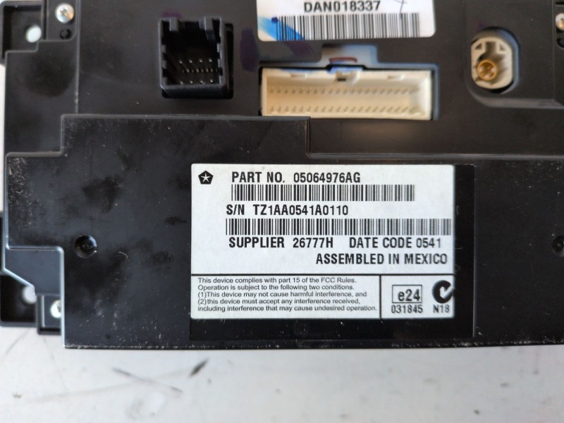Recambio de pantalla multifuncion para fiat freemont (345) 939b5000 referencia OEM IAM 05064976AG  