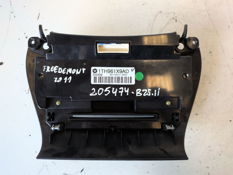 Recambio de mando climatizador para fiat freemont (345) 939b5000 referencia OEM IAM 1TH961X9AD  
