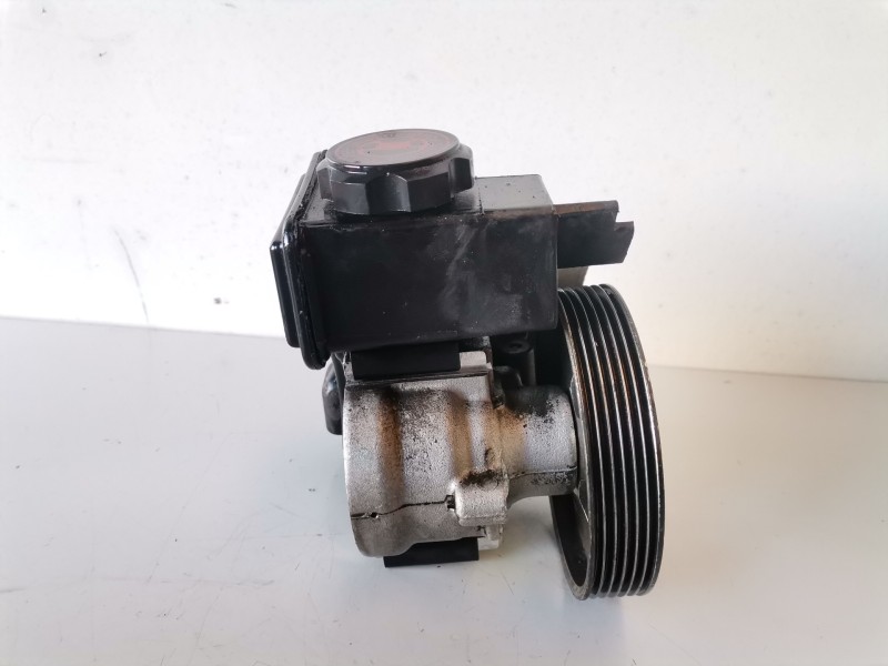 Recambio de bomba direccion para peugeot 206 rhy referencia OEM IAM 26079835QM  