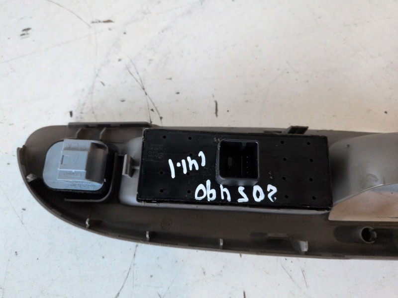 Recambio de mando elevalunas delantero izquierdo para volkswagen passat variant (3c5) bkp referencia OEM IAM 1K4959857A  