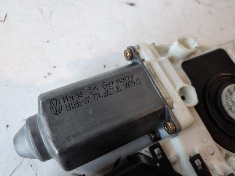 Recambio de motor elevalunas trasero izquierdo para seat leon (1m1) ajq referencia OEM IAM   