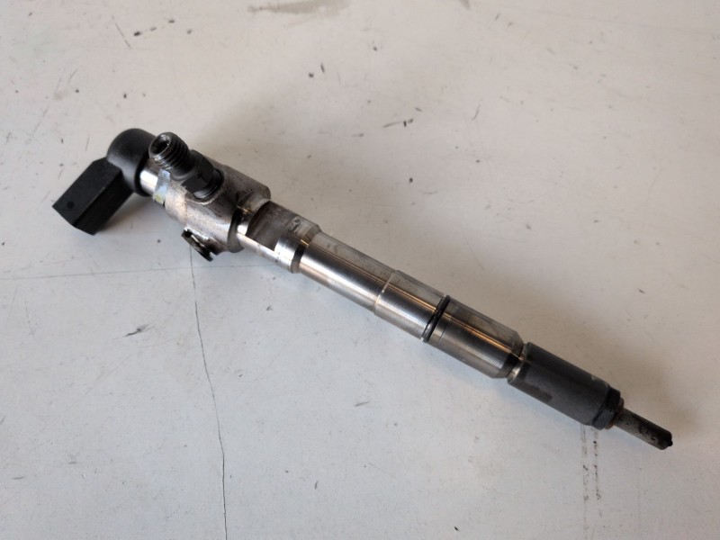 Recambio de inyector para volkswagen caddy (2c)(08.2010) caye referencia OEM IAM 03L130277B  