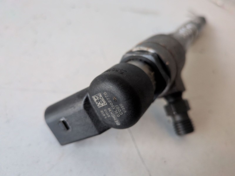 Recambio de inyector para volkswagen caddy (2c)(08.2010) caye referencia OEM IAM 03L130277B  