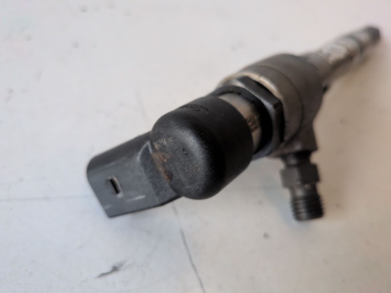 Recambio de inyector para volkswagen caddy (2c)(08.2010) caye referencia OEM IAM 03L130277B  