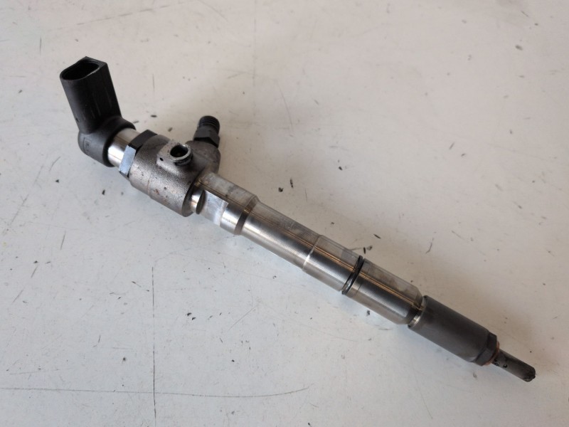 Recambio de inyector para volkswagen caddy (2c)(08.2010) caye referencia OEM IAM 03L130277B  