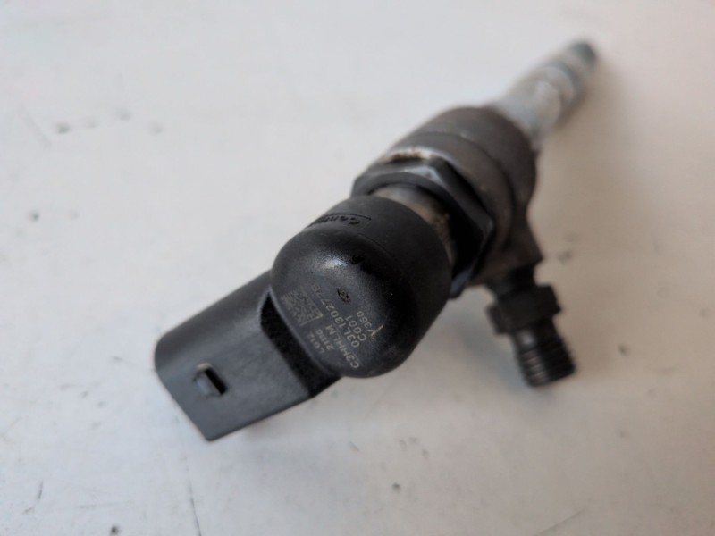 Recambio de inyector para volkswagen caddy (2c)(08.2010) caye referencia OEM IAM 03L130277B  