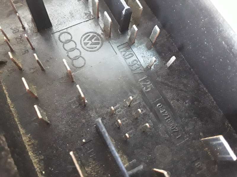 Recambio de caja reles / fusibles para audi a3 (8p1) bkd referencia OEM IAM 1K0937125  