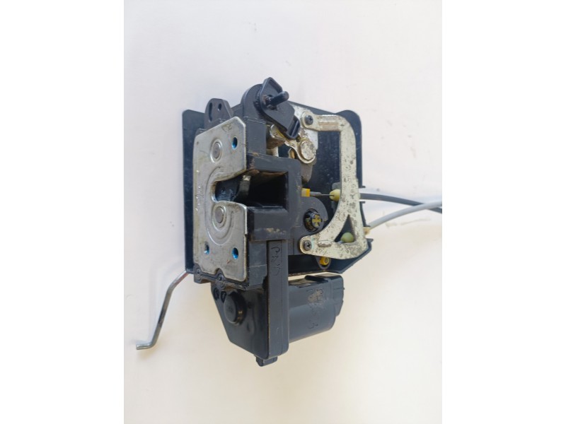 Recambio de cerradura puerta trasera derecha para ssangyong rodius d27dt referencia OEM IAM   