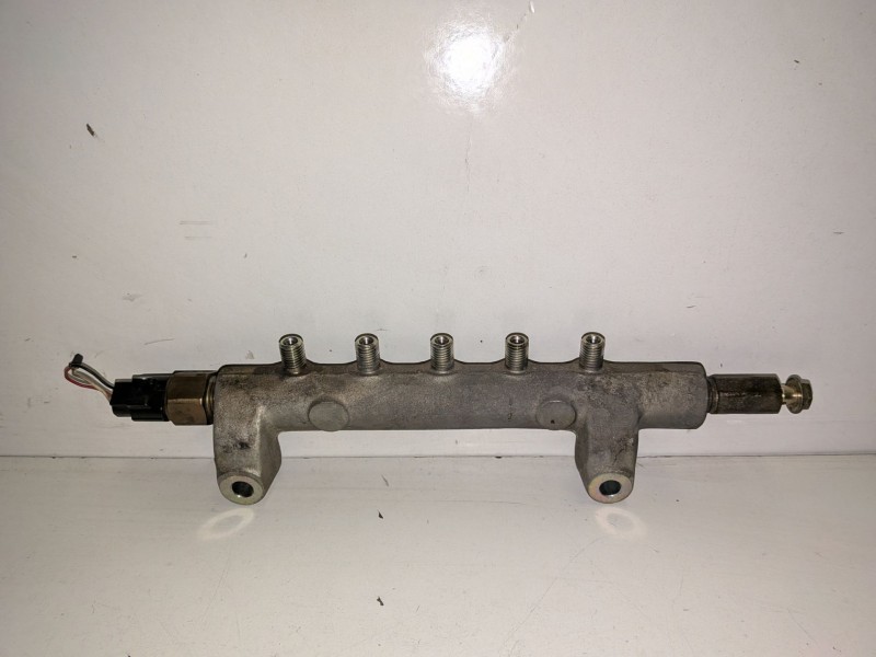 Recambio de rampa inyectora para nissan primera berlina (p12) yd22 referencia OEM IAM 06F00664  