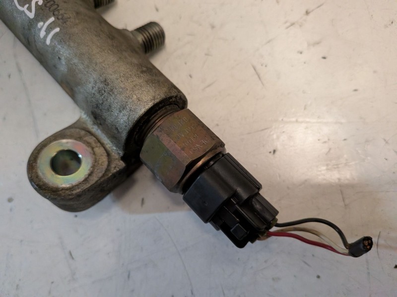 Recambio de rampa inyectora para nissan primera berlina (p12) yd22 referencia OEM IAM 06F00664  