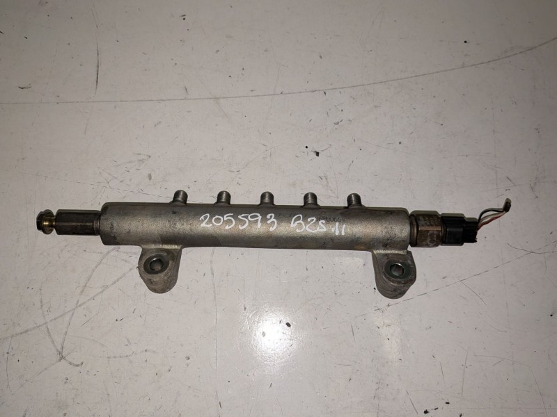 Recambio de rampa inyectora para nissan primera berlina (p12) yd22 referencia OEM IAM 06F00664  