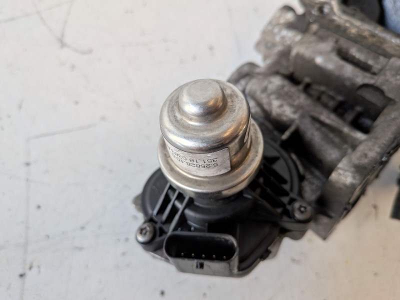 Recambio de valvula egr para ford transit/tourneo custom combi (ttf) ymf6 referencia OEM IAM 525828100  