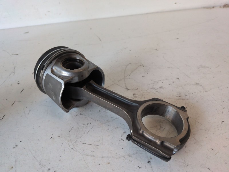 Recambio de piston para ford transit/tourneo custom combi (ttf) ymf6 referencia OEM IAM   
