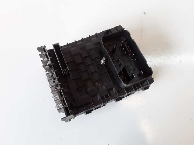 Recambio de caja reles / fusibles para audi a3 (8p1) bkd referencia OEM IAM 1K0937125  