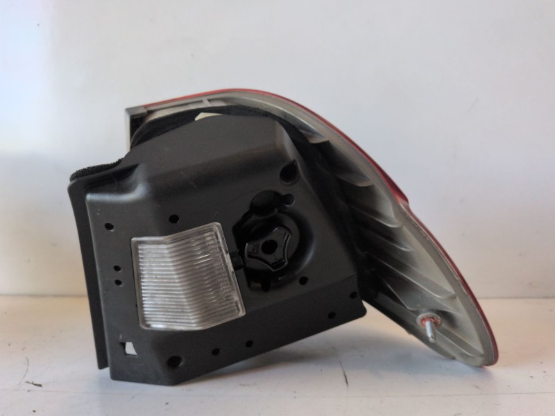 Recambio de piloto trasero izquierdo para bmw serie 3 berlina (e46) 204d4 referencia OEM IAM 6910531  