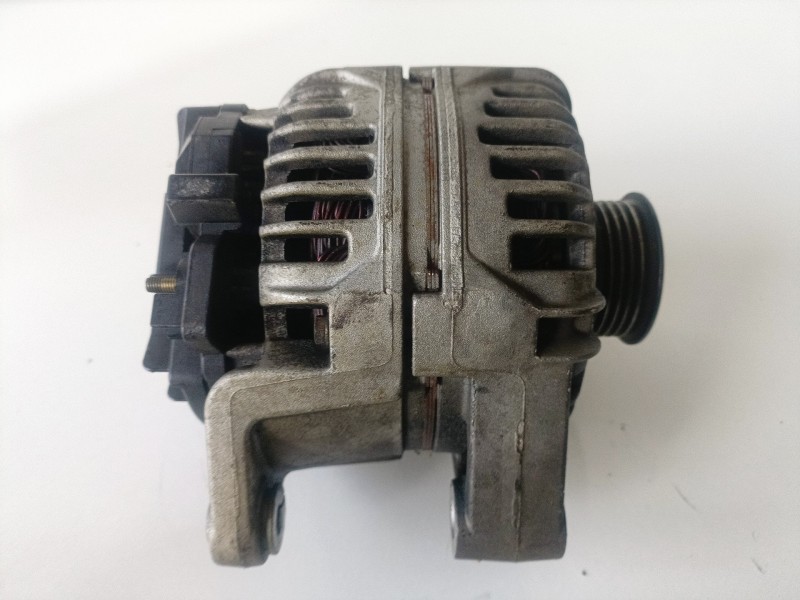 Recambio de alternador para opel corsa c z10xe referencia OEM IAM 0124415023  