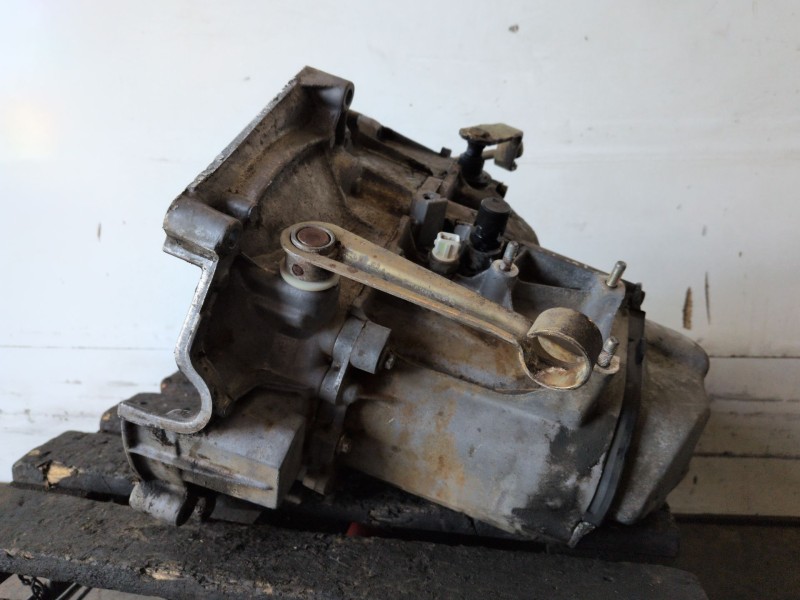 Recambio de caja cambios para peugeot 206 kfw referencia OEM IAM 20CF09  