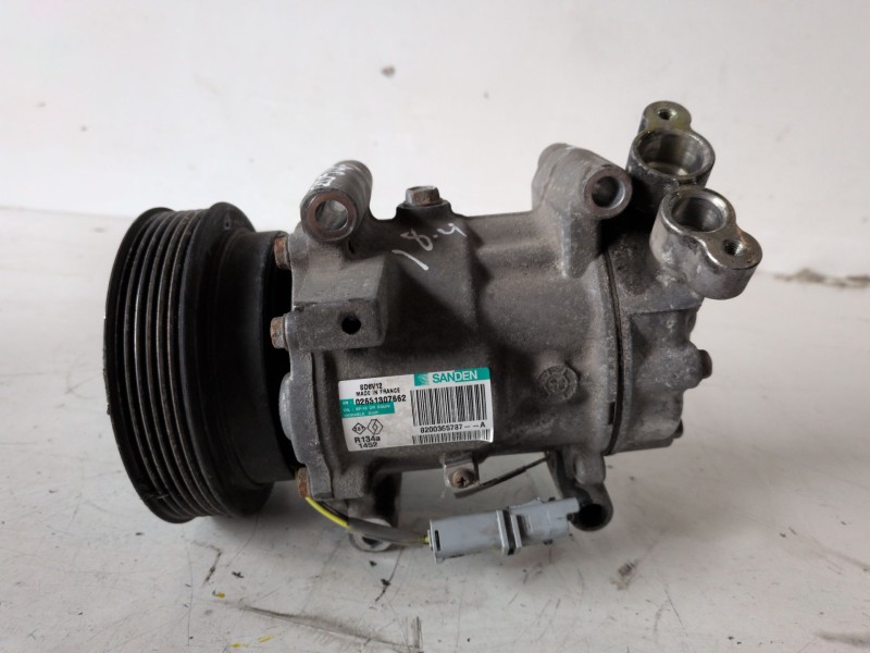 Recambio de compresor aire acondicionado para renault clio iii k9k768 referencia OEM IAM 8200365787A  