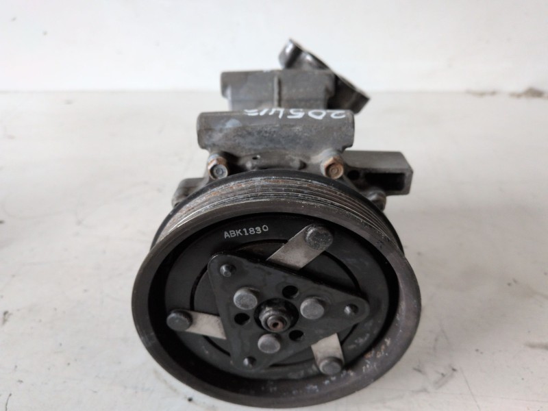 Recambio de compresor aire acondicionado para renault clio iii k9k768 referencia OEM IAM 8200365787A  