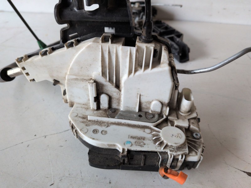 Recambio de cerradura puerta delantera izquierda para fiat freemont (345) 939b5000 referencia OEM IAM   