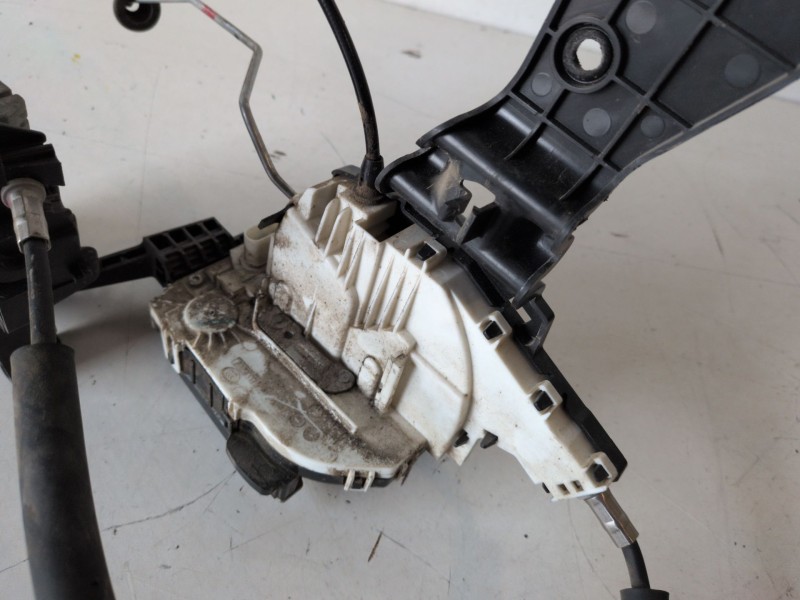 Recambio de cerradura puerta delantera derecha para fiat freemont (345) 939b5000 referencia OEM IAM   