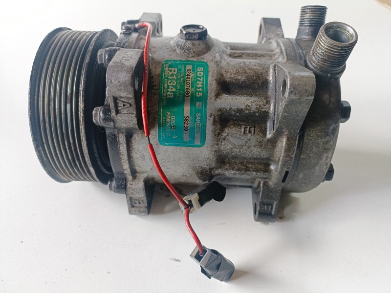 Recambio de compresor aire acondicionado para renault trafic ii furgón m9r780 referencia OEM IAM S8230  