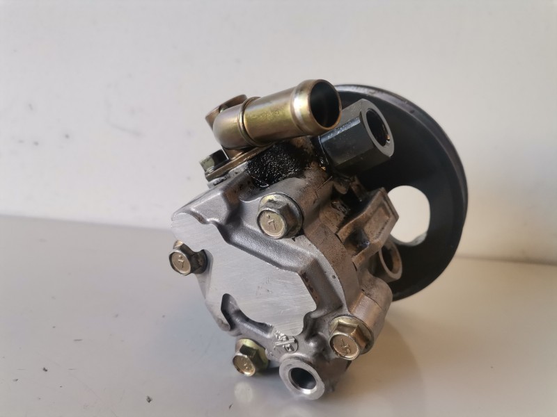 Recambio de bomba direccion para nissan serena (c23m) ld23 referencia OEM IAM   