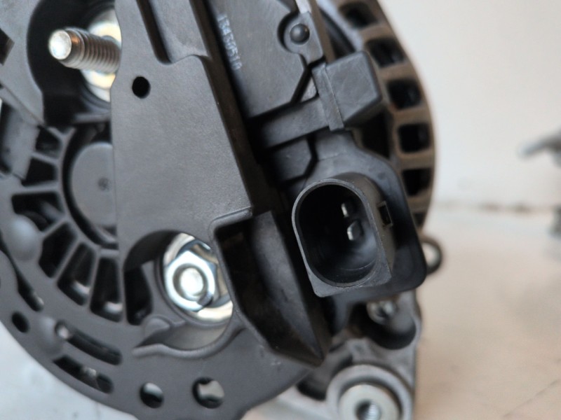 Recambio de alternador para audi a4 avant (8k5) caga referencia OEM IAM 0986081340  
