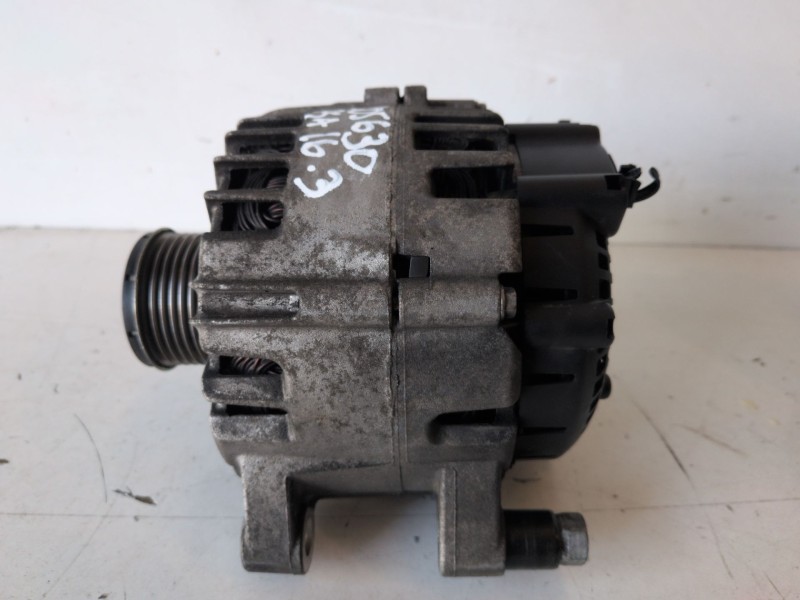 Recambio de alternador para citroen c3 picasso 9h06 referencia OEM IAM 9678048880  