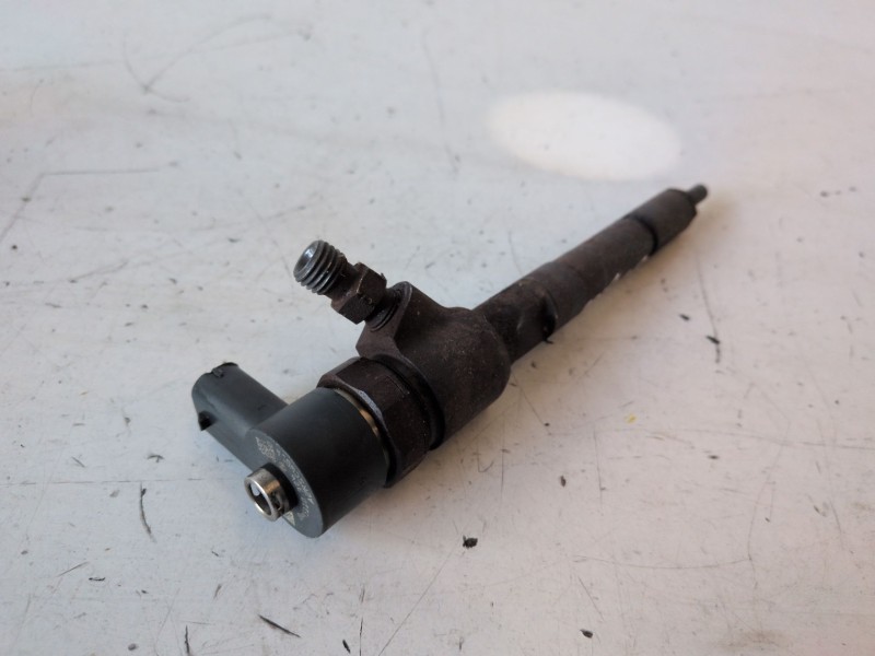 Recambio de inyector para opel corsa d a13dtc referencia OEM IAM 0445110326  