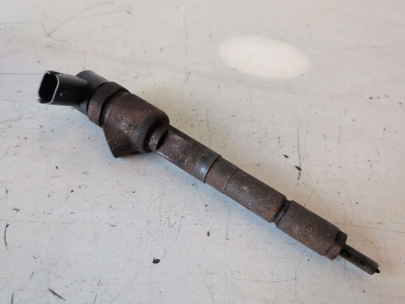 Recambio de inyector para opel corsa d a13dtc referencia OEM IAM 0445110326  