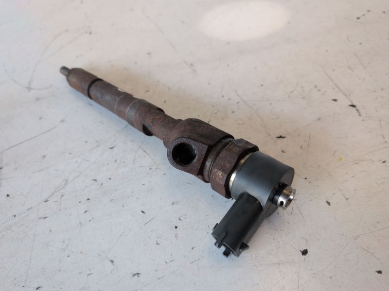 Recambio de inyector para opel corsa d a13dtc referencia OEM IAM 0445110326  