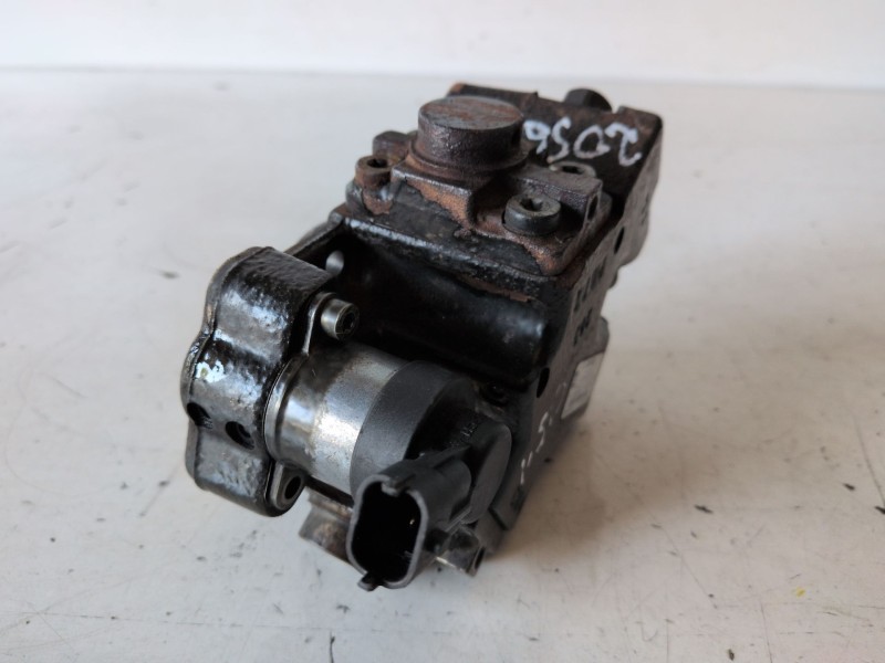 Recambio de bomba inyeccion para opel corsa d a13dtc referencia OEM IAM 0445010204  