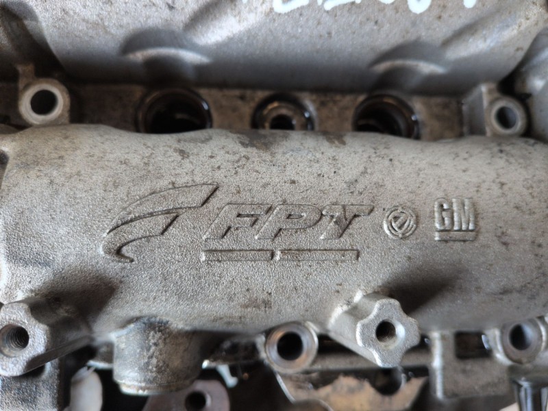 Recambio de culata para opel corsa d a13dtc referencia OEM IAM 55266825  