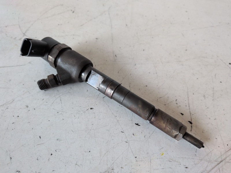 Recambio de inyector para opel corsa d a13dtc referencia OEM IAM 0445110326  