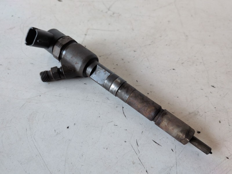 Recambio de inyector para opel corsa d a13dtc referencia OEM IAM 0445110326  