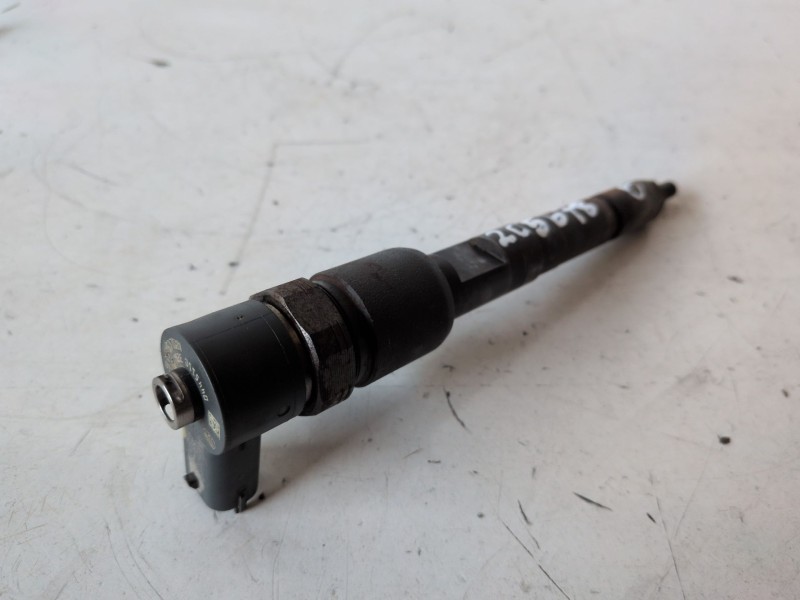 Recambio de inyector para opel corsa d a13dtc referencia OEM IAM 0445110326  