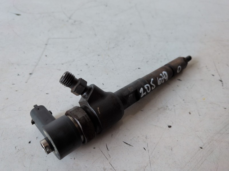 Recambio de inyector para opel corsa d a13dtc referencia OEM IAM 0445110326  